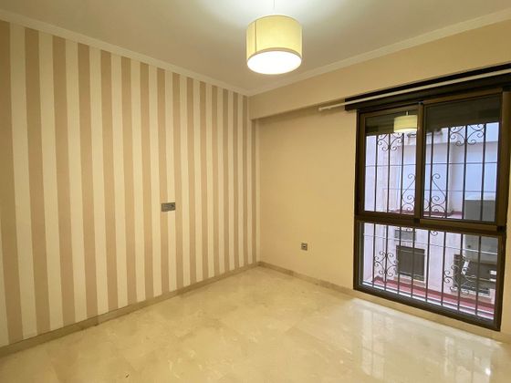 Foto 2 de Pis en venda a Centro - Almería de 5 habitacions amb garatge i aire acondicionat