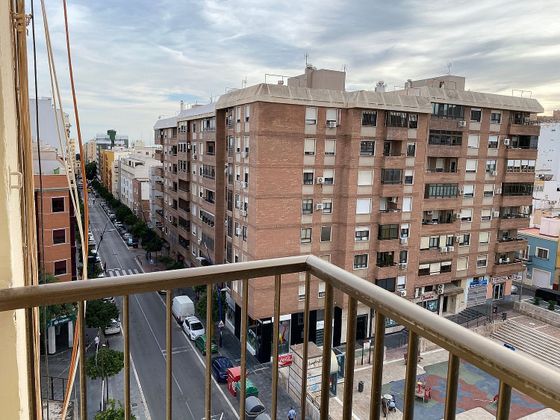 Foto 1 de Alquiler de piso en avenida Pablo Iglesias de 3 habitaciones con muebles y balcón