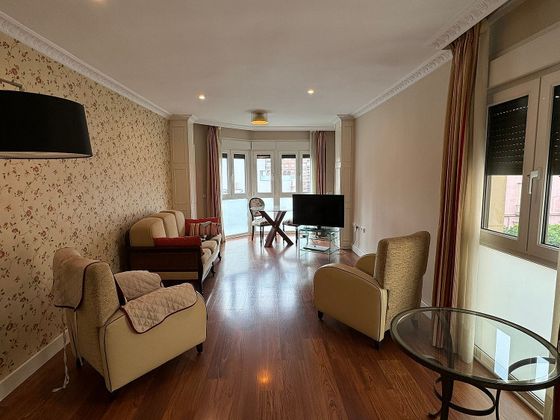 Foto 2 de Alquiler de piso en Centro - Almería de 3 habitaciones con muebles y aire acondicionado
