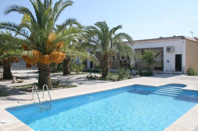Foto 1 de Xalet en venda a calle Umbria de 7 habitacions amb terrassa i piscina