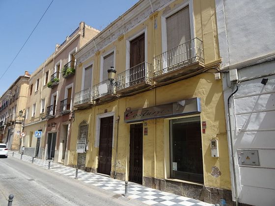 Foto 2 de Casa adossada en venda a calle Manuel Salmerón de 4 habitacions amb jardí
