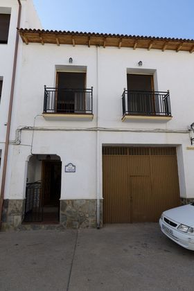 Foto 2 de Casa adossada en venda a barrio La Jarea de 3 habitacions amb terrassa i garatge