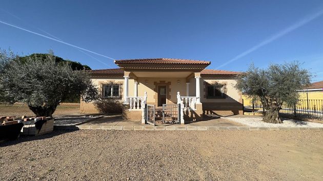 Foto 1 de Xalet en venda a Poniente-Norte - Miralbaida - Parque Azahara de 3 habitacions amb terrassa i piscina