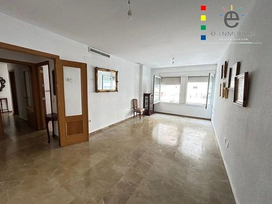 Foto 1 de Venta de piso en Cortadura - Zona Franca  de 4 habitaciones con garaje y aire acondicionado