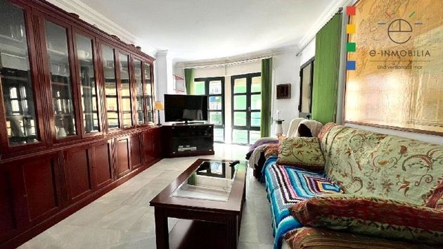 Foto 1 de Pis en venda a Cortadura - Zona Franca  de 4 habitacions amb terrassa i ascensor