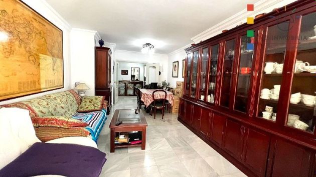 Foto 2 de Pis en venda a Cortadura - Zona Franca  de 4 habitacions amb terrassa i ascensor