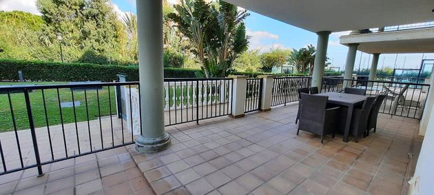 Foto 1 de Pis en venda a calle Puerto de la Duquesa de 2 habitacions amb terrassa i piscina