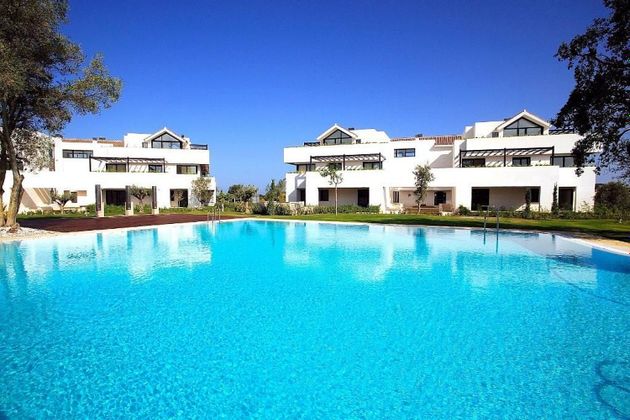 Foto 1 de Dúplex en venda a avenida De Los Cortijos Hacienda Valderrama de 2 habitacions amb terrassa i piscina