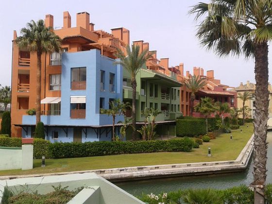 Foto 2 de Venta de piso en calle Marina de Sotogrande Ribera de Alboaire de 3 habitaciones con terraza y piscina