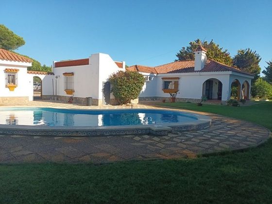 Foto 1 de Venta de chalet en Las Lagunas - Campano de 3 habitaciones con terraza y piscina