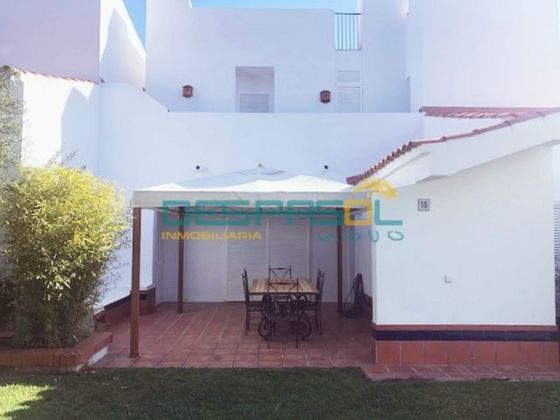 Foto 2 de Casa adossada en lloguer a Novo Sancti Petri - Torre del Puerco de 3 habitacions amb terrassa i piscina
