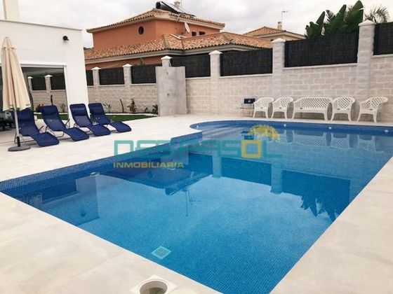 Foto 1 de Xalet en lloguer a Roche de 4 habitacions amb terrassa i piscina