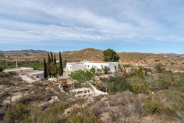Foto 1 de Casa rural en venda a Carboneras de 4 habitacions amb garatge i jardí