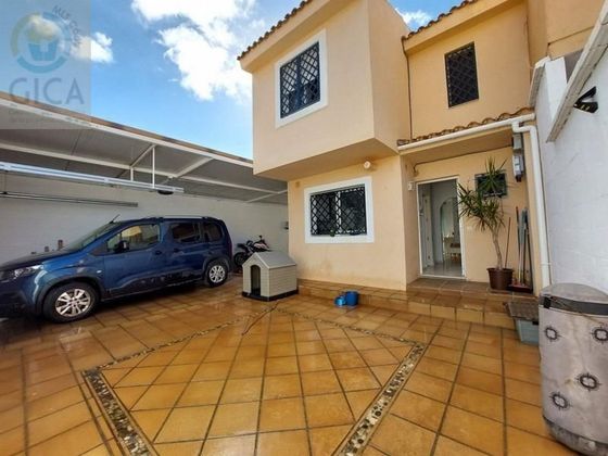Foto 1 de Casa adossada en venda a San García de 3 habitacions amb terrassa i piscina