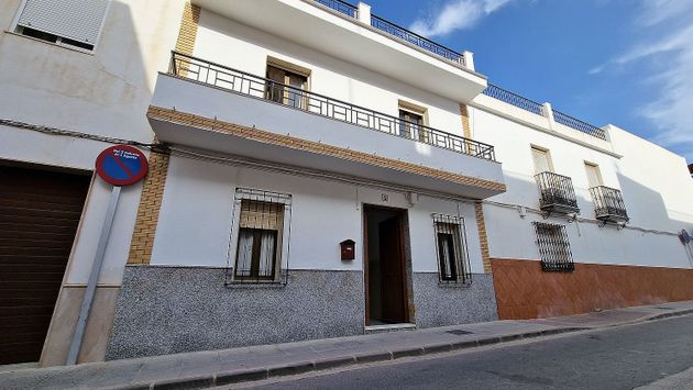 Foto 1 de Casa en venta en Puente Genil de 5 habitaciones con terraza y balcón