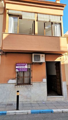 Foto 2 de Chalet en venta en Puente Genil de 4 habitaciones con terraza