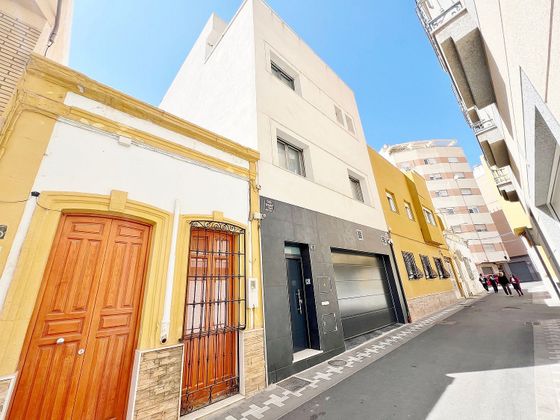 Foto 1 de Venta de casa adosada en calle La Palma de 4 habitaciones con terraza y piscina