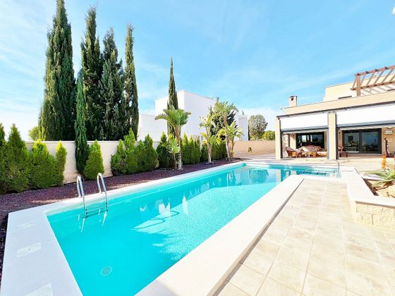 Foto 1 de Chalet en venta en Retamar de 6 habitaciones con terraza y piscina