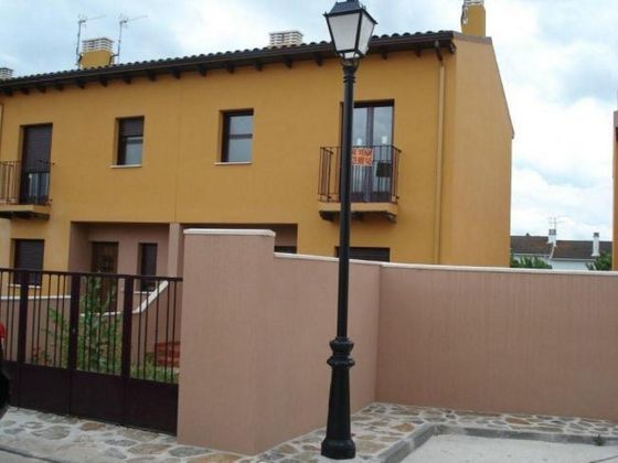 Foto 1 de Casa adossada en venda a Hiendelaencina de 3 habitacions i 120 m²