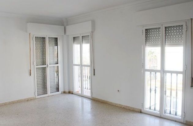 Foto 2 de Venta de piso en Cuervo de Sevilla (El) de 1 habitación con terraza