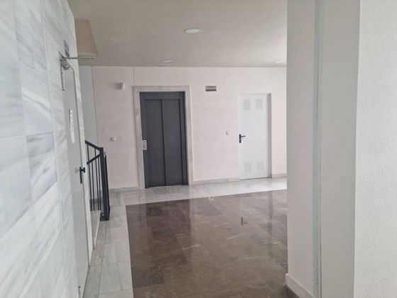 Foto 2 de Piso en venta en Ceuta de 3 habitaciones con ascensor
