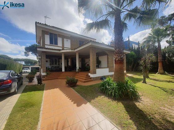 Foto 2 de Xalet en venda a Aljaraque de 4 habitacions amb terrassa i piscina