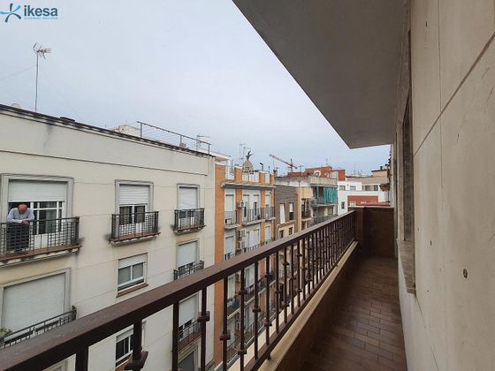Foto 1 de Venta de piso en Centro - Huelva de 4 habitaciones con terraza y balcón