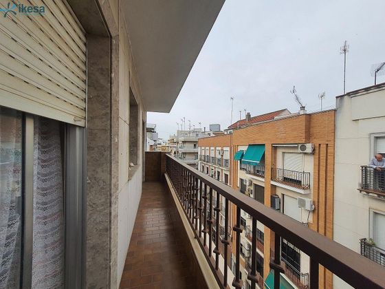 Foto 2 de Venta de piso en Centro - Huelva de 4 habitaciones con terraza y balcón