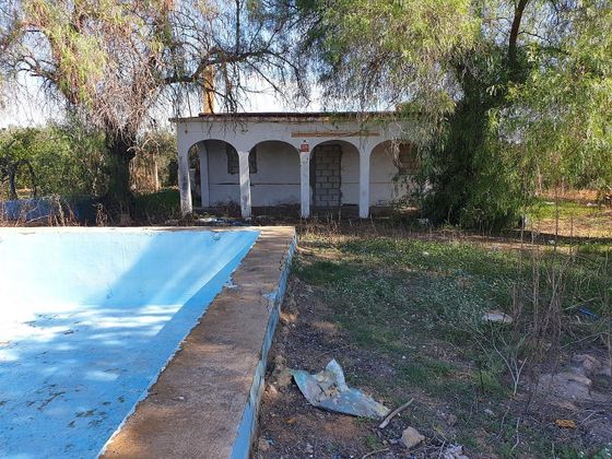Foto 1 de Xalet en venda a Utrera de 3 habitacions amb piscina i jardí