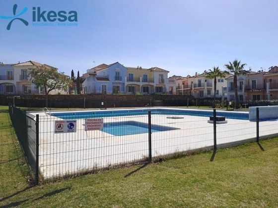 Foto 2 de Casa en venta en Costa Esuri de 3 habitaciones con terraza y piscina