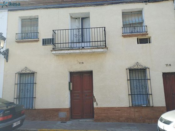 Foto 1 de Venta de casa en Valverde del Camino de 5 habitaciones con terraza y balcón