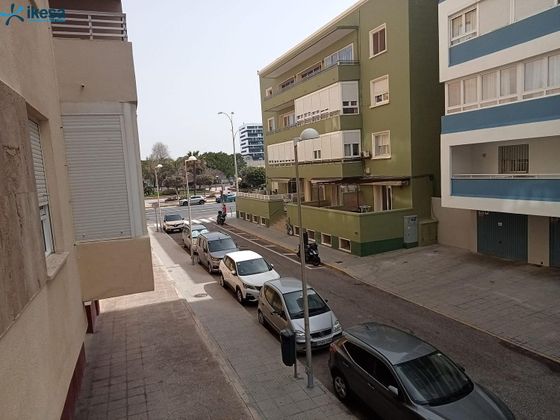 Foto 2 de Venta de piso en Playa Stª Mª del Mar - Playa Victoria de 2 habitaciones con terraza y ascensor