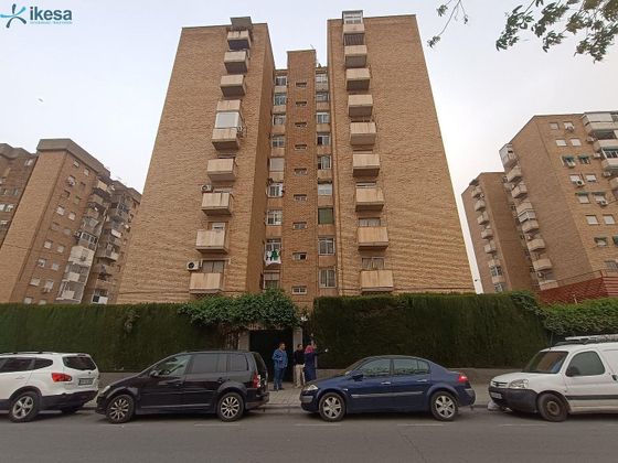 Foto 1 de Pis en venda a Polígono Cartuja – La Paz de 3 habitacions amb terrassa i balcó