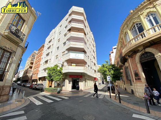 Foto 1 de Alquiler de piso en Centro - Almería de 4 habitaciones con terraza y ascensor