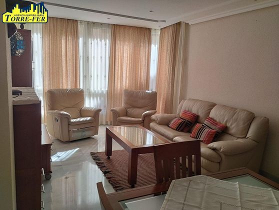 Foto 2 de Piso en alquiler en Barrio Alto - San Félix - Oliveros - Altamira de 3 habitaciones con muebles y aire acondicionado