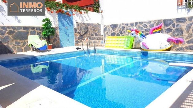 Foto 1 de Casa adossada en venda a San Juan de los Terreros de 3 habitacions amb terrassa i piscina