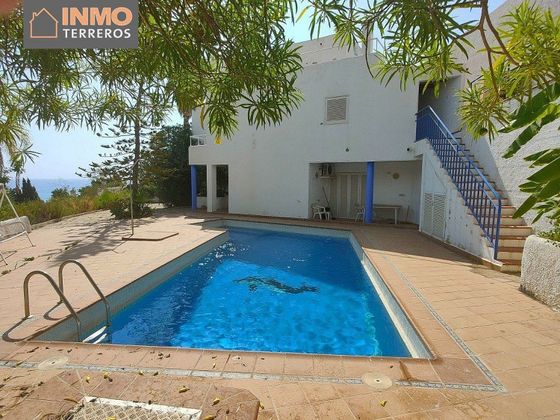 Foto 2 de Xalet en venda a Las Ventanicas - La Paratá de 4 habitacions amb terrassa i piscina