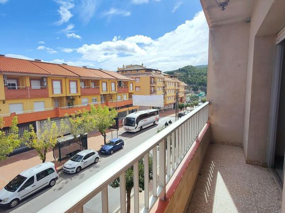 Foto 2 de Venta de piso en Moratalla de 3 habitaciones con terraza y calefacción