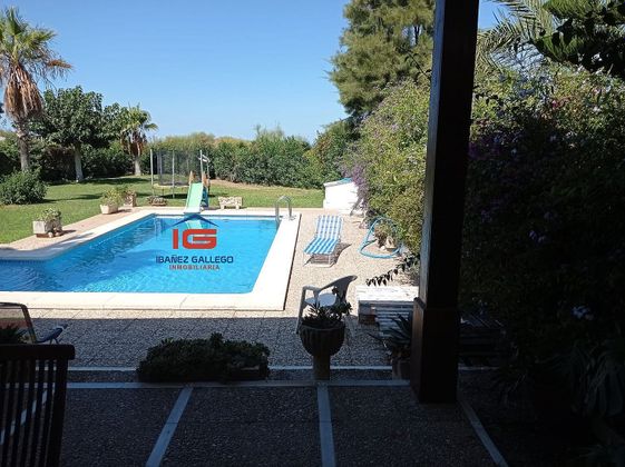 Foto 2 de Chalet en venta en Centro - Norte de 2 habitaciones con terraza y piscina