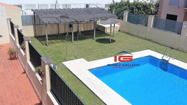 Foto 1 de Pis en lloguer a calle Mil Cuatrocientos Noventa y Ocho de 3 habitacions amb terrassa i piscina