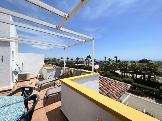 Foto 2 de Àtic en lloguer a El Playazo de 2 habitacions amb terrassa i piscina