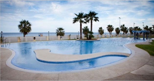Foto 2 de Ático en alquiler en El Puerto - Romanilla de 2 habitaciones con terraza y piscina
