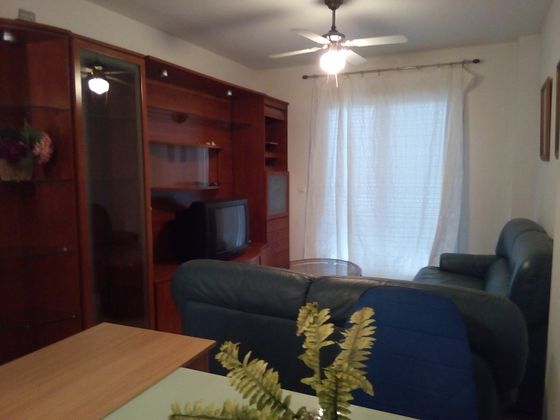 Foto 2 de Pis en lloguer a Puerto Real de 3 habitacions amb terrassa i mobles