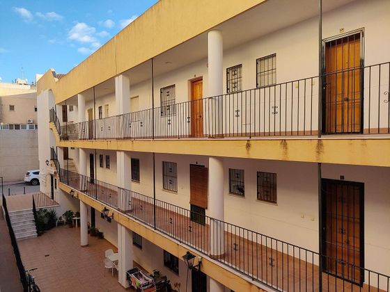 Foto 1 de Venta de piso en Playa de Garrucha de 2 habitaciones con terraza y balcón