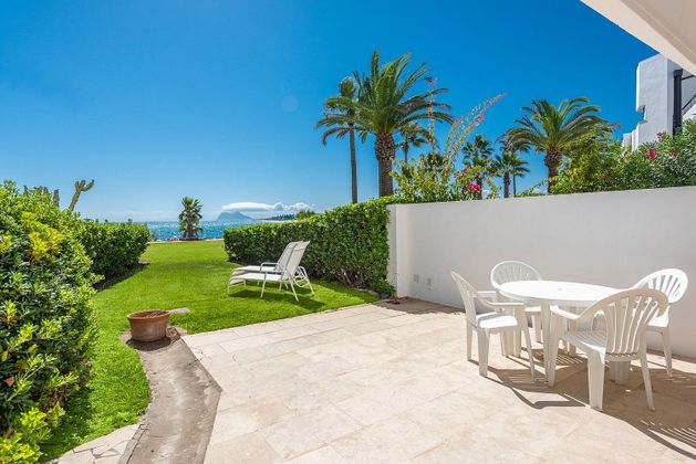 Foto 1 de Pis en venda a Puerto de Sotogrande-La Marina de 4 habitacions amb terrassa i piscina