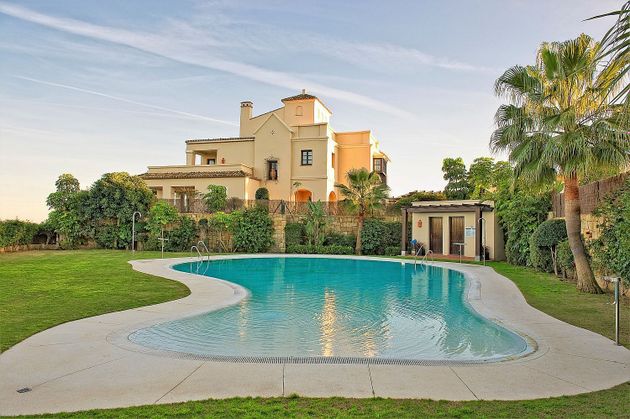Foto 1 de Casa adossada en venda a Sotogrande Alto de 2 habitacions amb piscina i jardí
