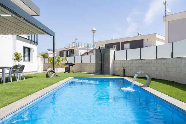 Foto 2 de Chalet en venta en Gran Alacant de 3 habitaciones con terraza y piscina
