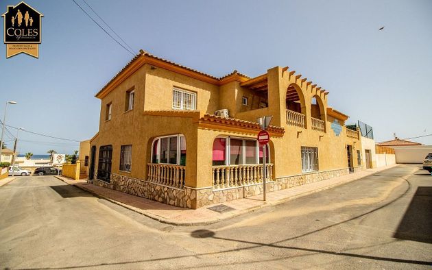 Foto 1 de Venta de casa en Las Marinas - Pueblo Laguna de 7 habitaciones con terraza y balcón