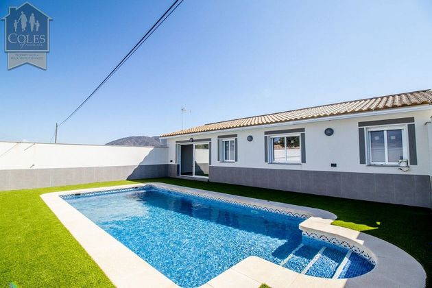 Foto 1 de Chalet en venta en Puerto Lumbreras de 3 habitaciones con terraza y piscina
