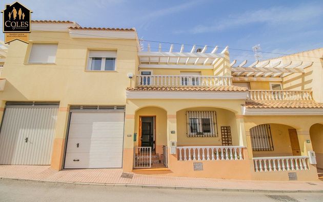 Foto 1 de Casa adossada en venda a Gallardos (Los) de 3 habitacions amb terrassa i garatge